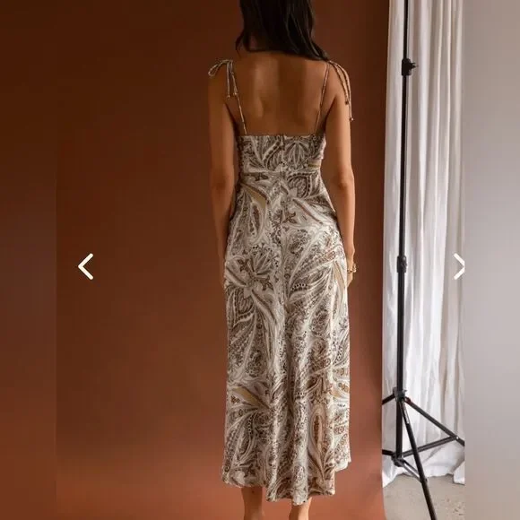 ABOUT TOWN TIED SHOULDER MIDI DRESS PAISLEY WHITE by Selfie Leslie - Picture 3 of 6